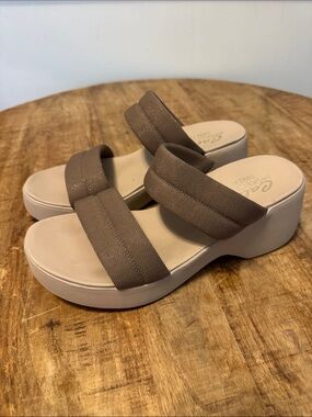 Skechers Cali Luxe Foam Tan/Brown Dual-Strap Wedge Sandals Size 10